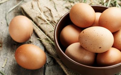 Giá trứng gà ta, gà công nghiệp năm 2023 là bao nhiêu?